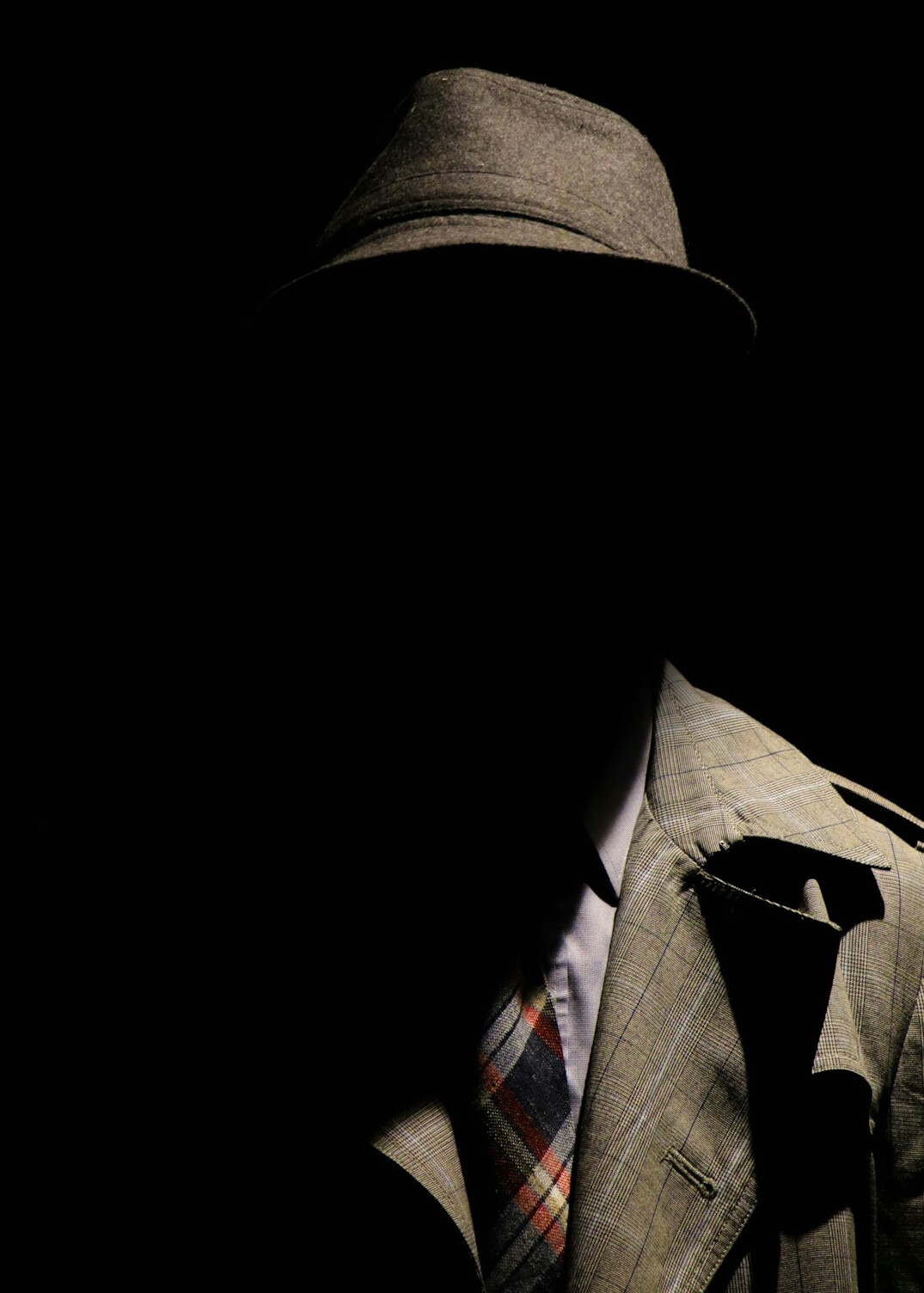 private investigator tailing suspect